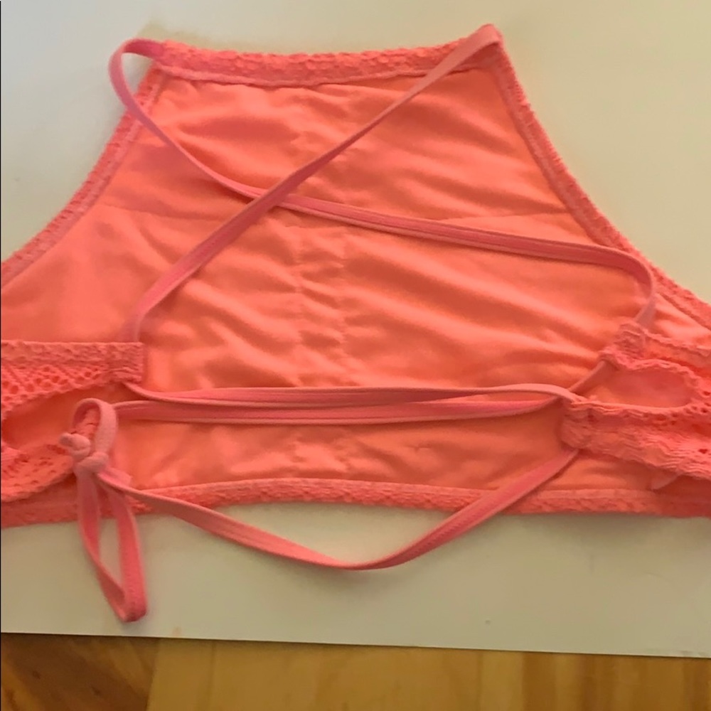 Bikini - Picture 3 of 3
